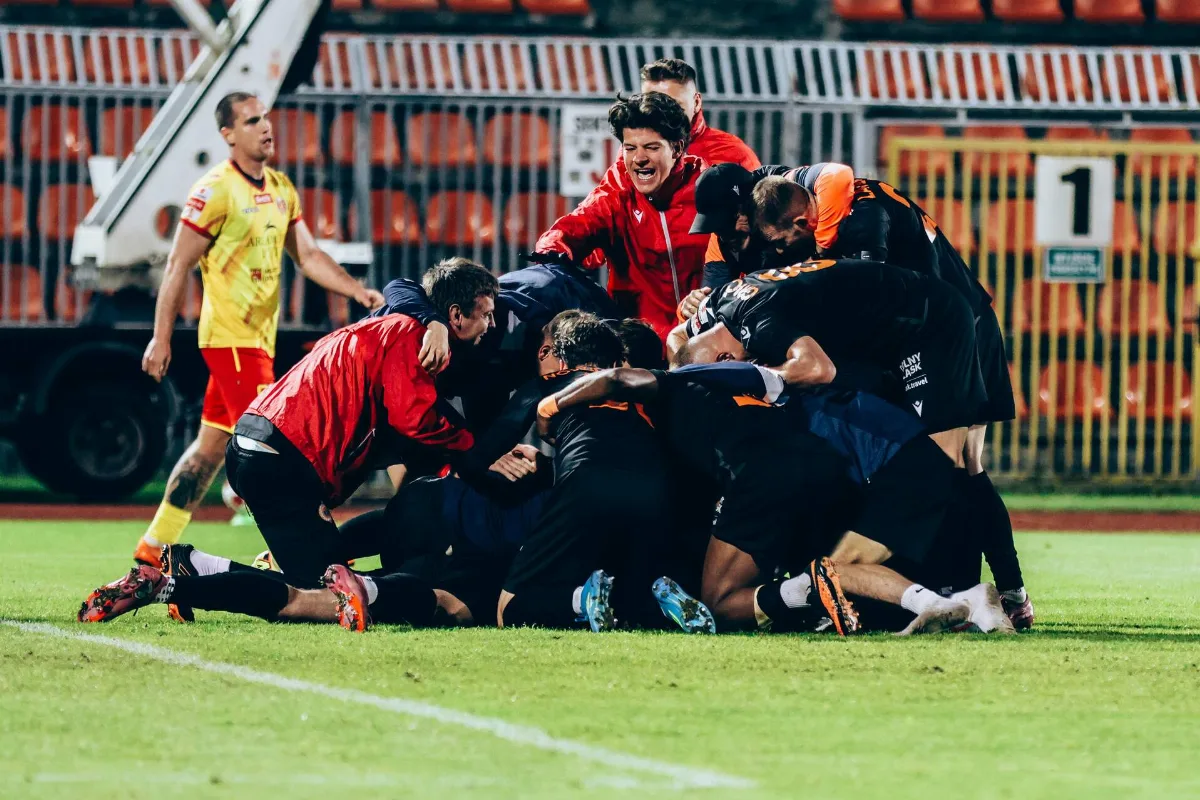 Chrobry Głogów pokonuje Znicz Pruszków 3:2
