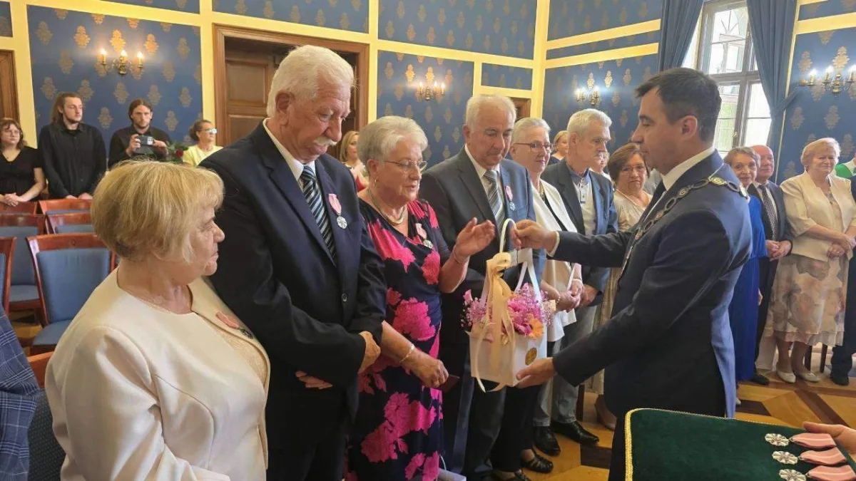 Medale i statuetki dla jubilatów Złotych Godów w Głogowie