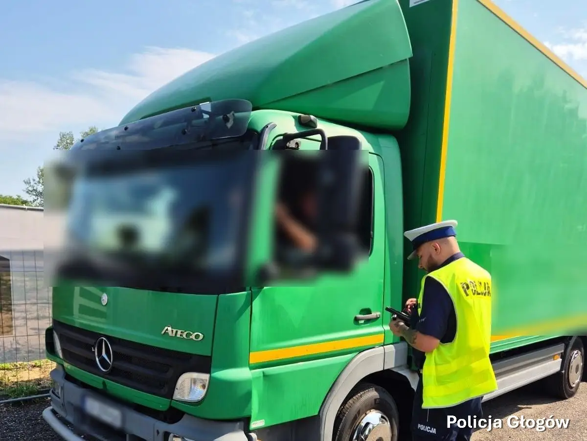 Kontrola ruchu przez policję w okolicy remontu Mostu Tolerancji w Głogowie