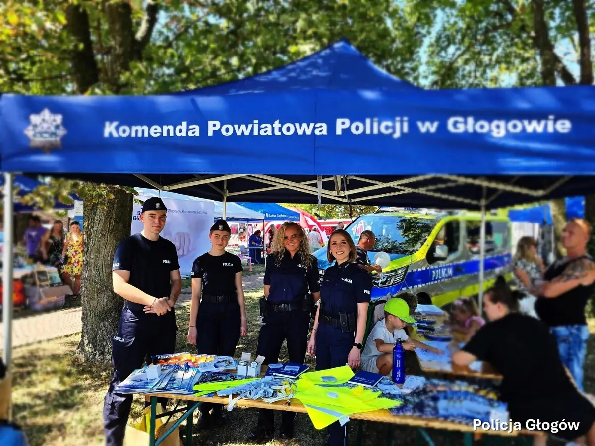 Policjanci z Głogowa wzięli udział w XX edycji wydarzenia „W cieniu Kolegiaty – Razem dla Tradycji”