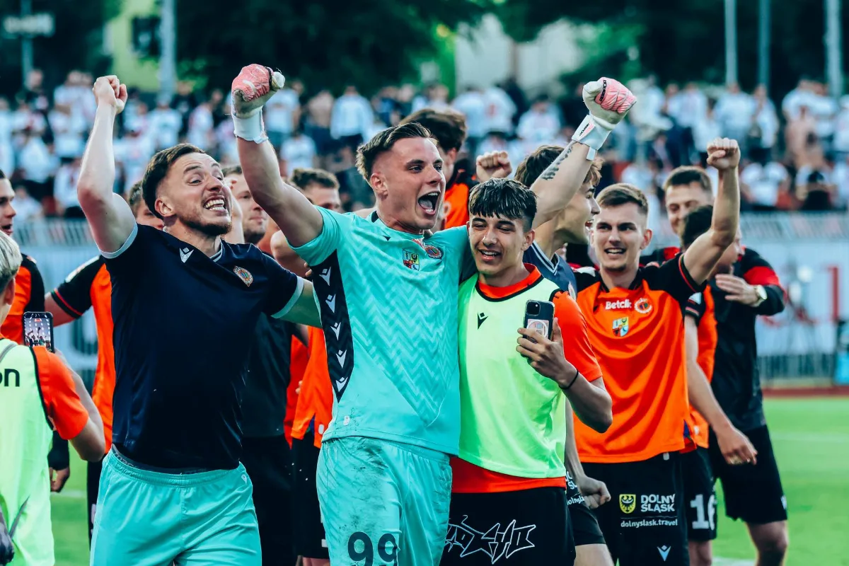 Chrobry Głogów awansuje do finału po emocjonującym meczu