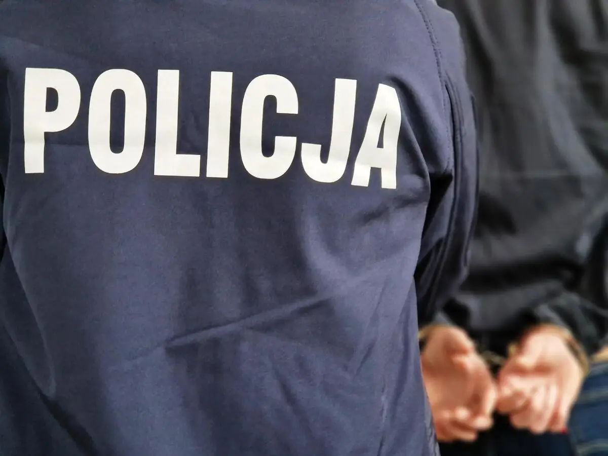 Policja z Głogowa zlikwidowała nielegalną uprawę konopi