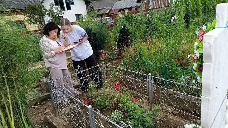 Wolontariusze z Głogowa pracują nad polskim dziedzictwem w Bukowinie
