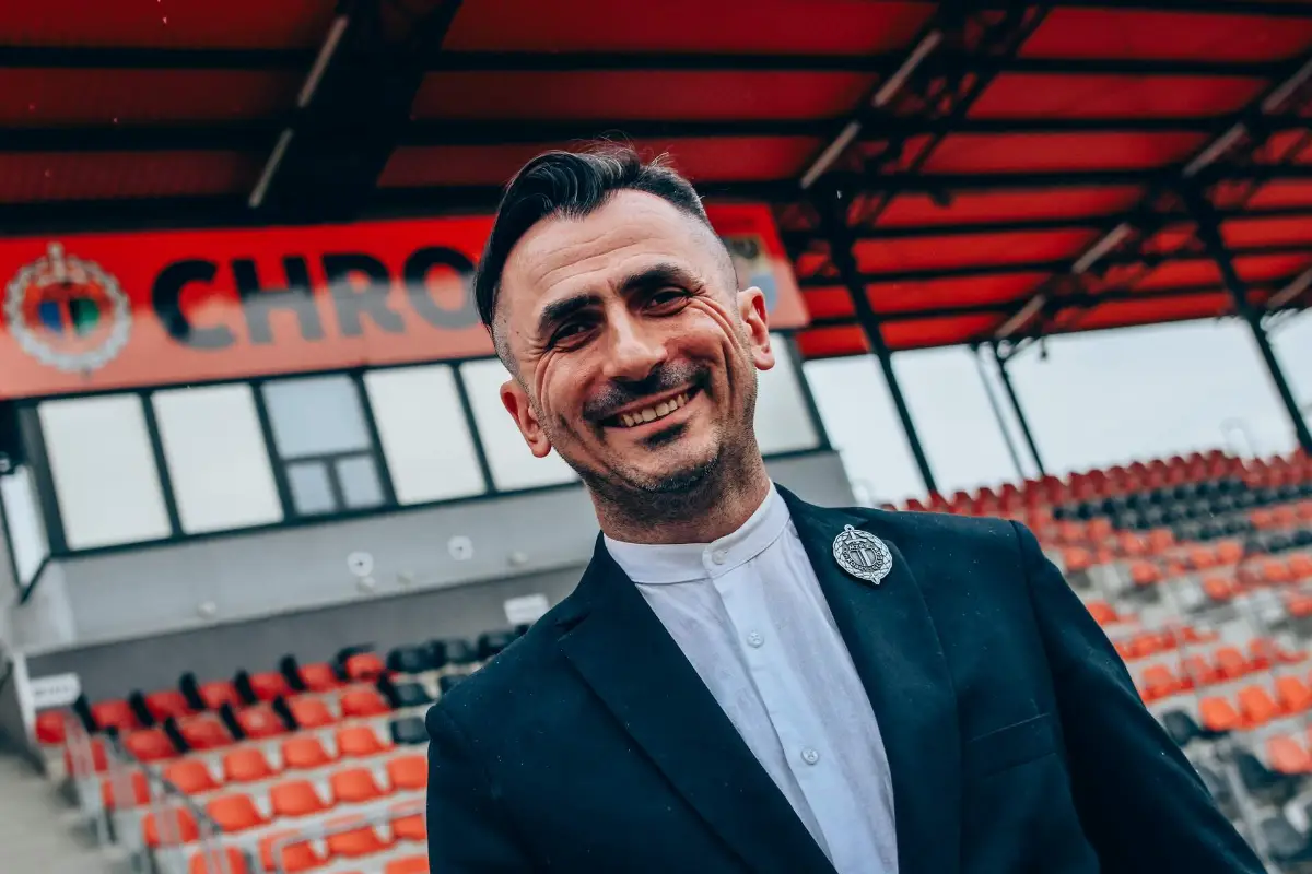Michał Chołoda uhonorowany tytułem najlepszego spikera w Betclic 1 Lidze