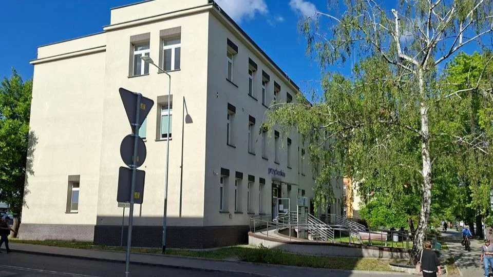 Umowa na budowę windy w przychodni przy ul. Gen. Wł. Sikorskiego podpisana